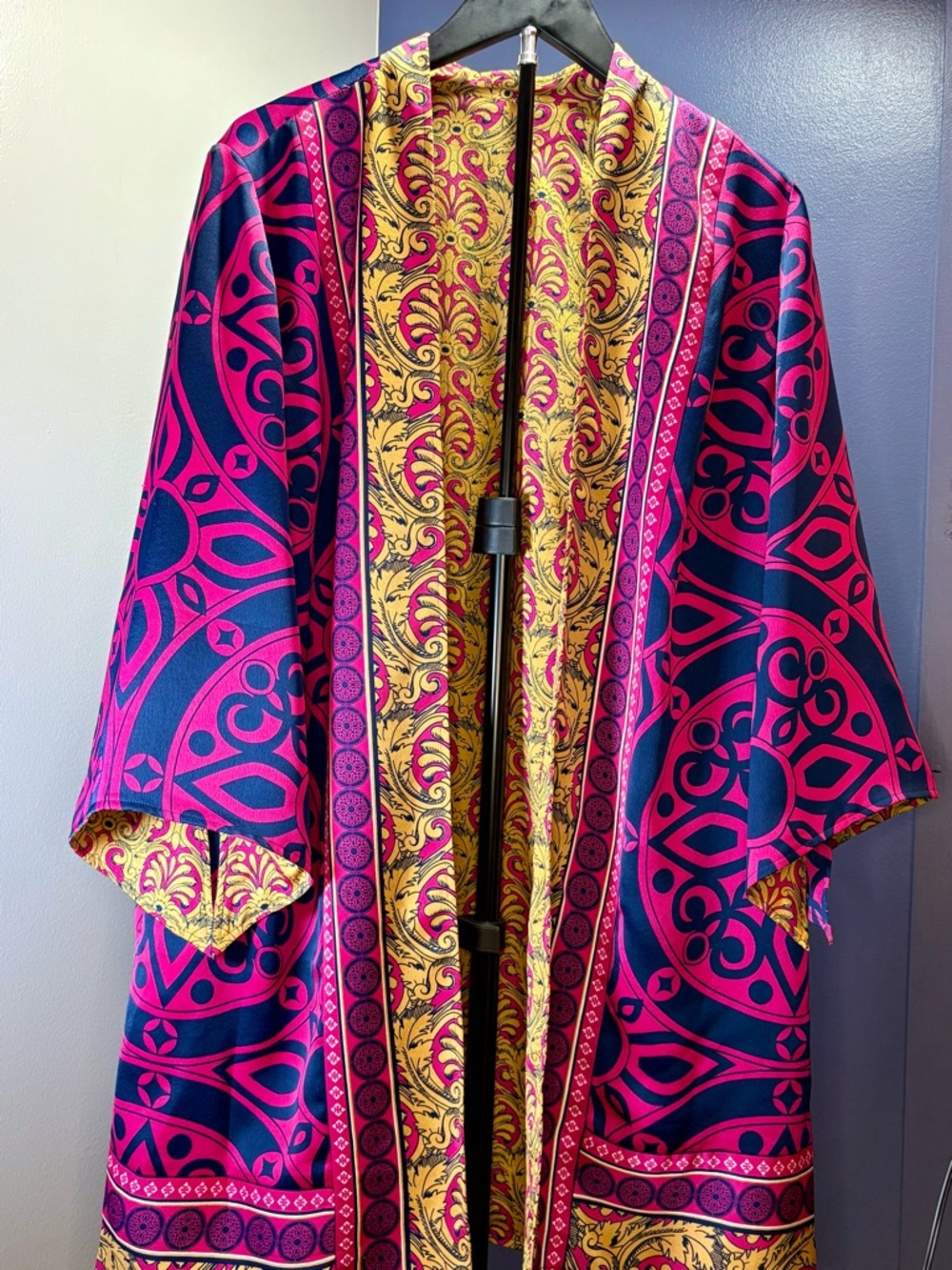 Women's Fuchsia and Navy Printed Robe with Gold Paisley Trim